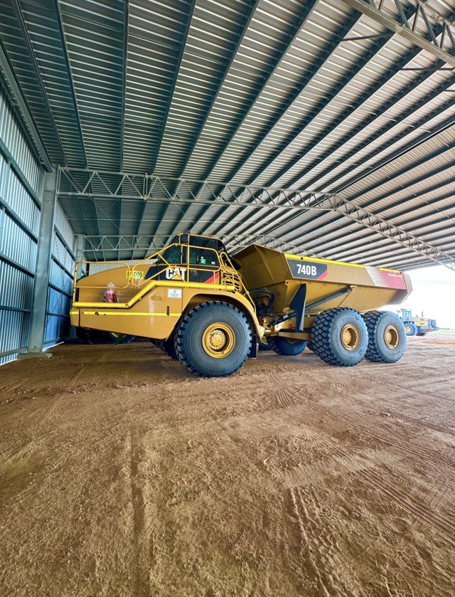 Cat 740 articulated dump truck